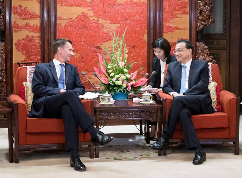 Premiê chinês se reúne com secretário das Relações Exteriores britânico