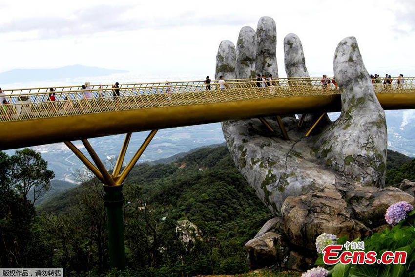 Nova ponte dourada no Vietnã sustida por “duas mãos”