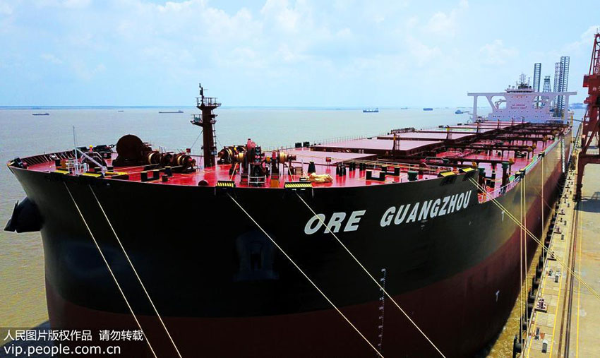 China: Maior navio de transporte de minério do mundo inicia primeira viagem