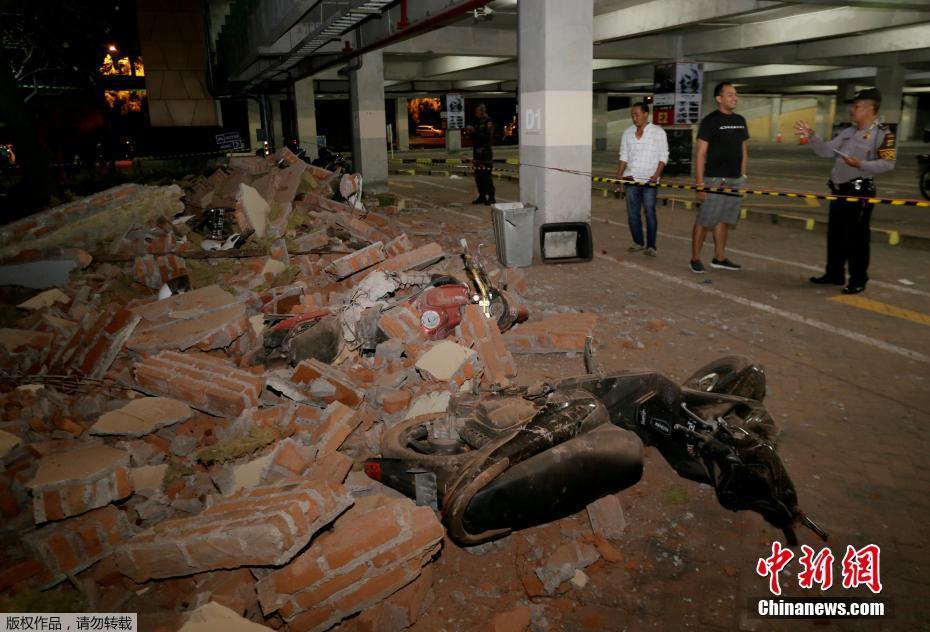 Terremoto deixa pelo menos 82 mortos na Indonésia