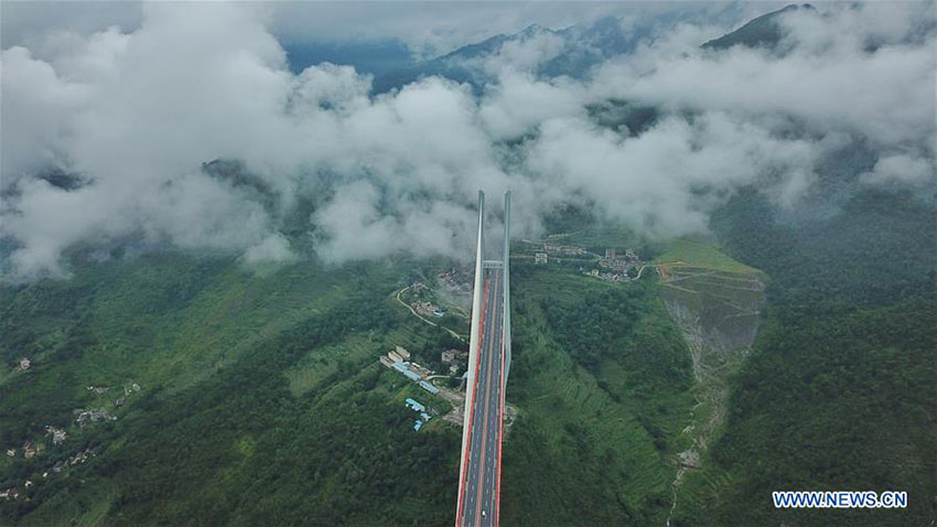 Galeria: Paisagem singular da Ponte de Beipanjiang