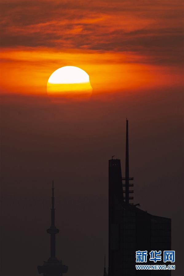 Galeria: Eclipse solar parcial em Jiangsu