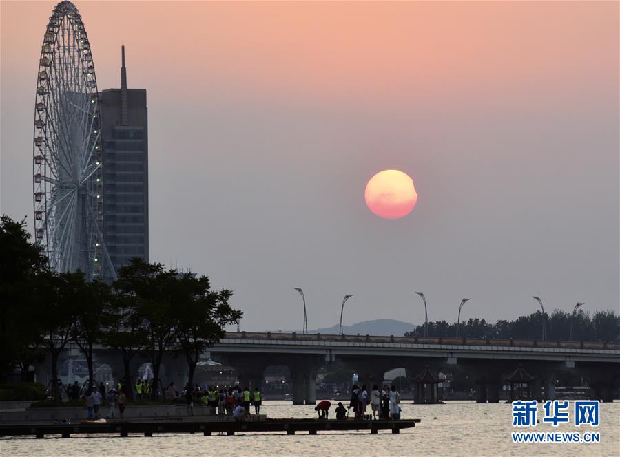 Galeria: Eclipse solar parcial em Jiangsu