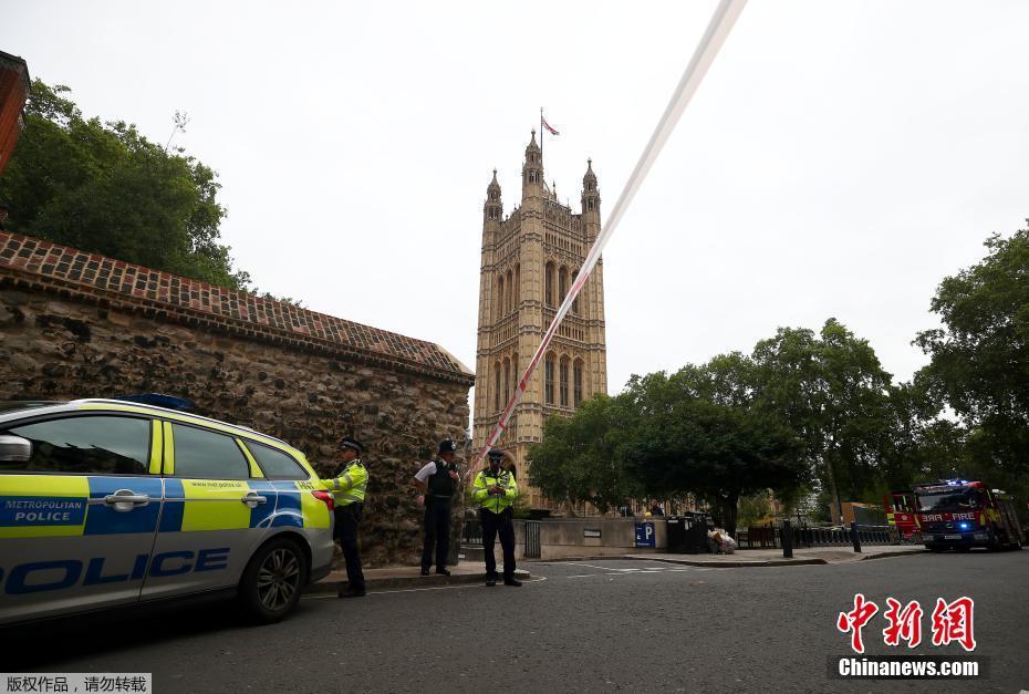 Atropelamento em frente ao Parlamento britânico deixa vários feridos