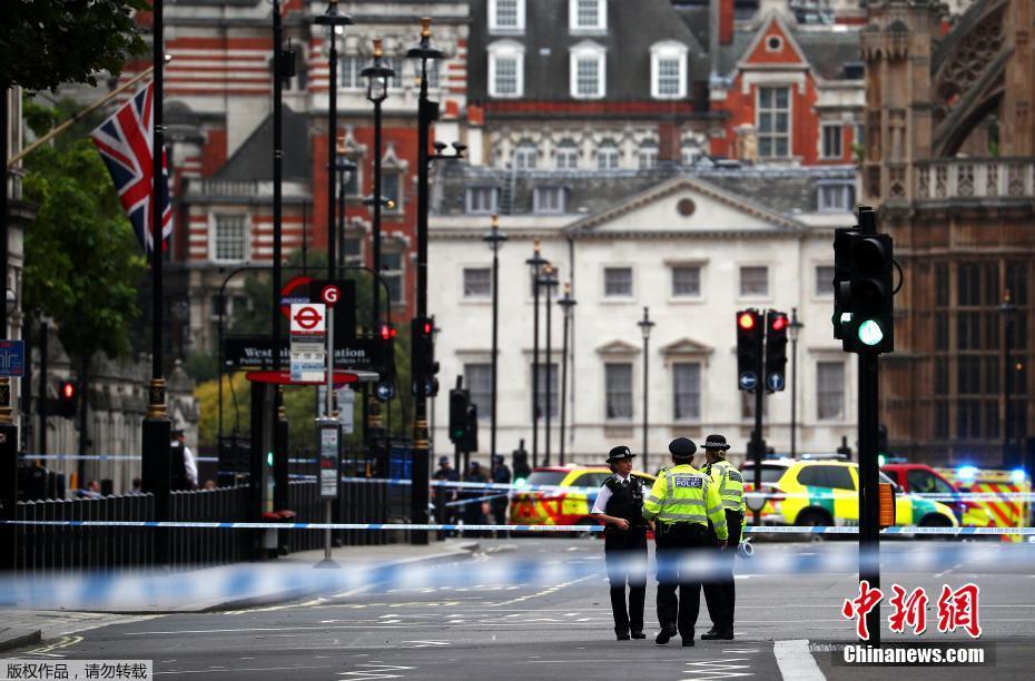Atropelamento em frente ao Parlamento britânico deixa vários feridos