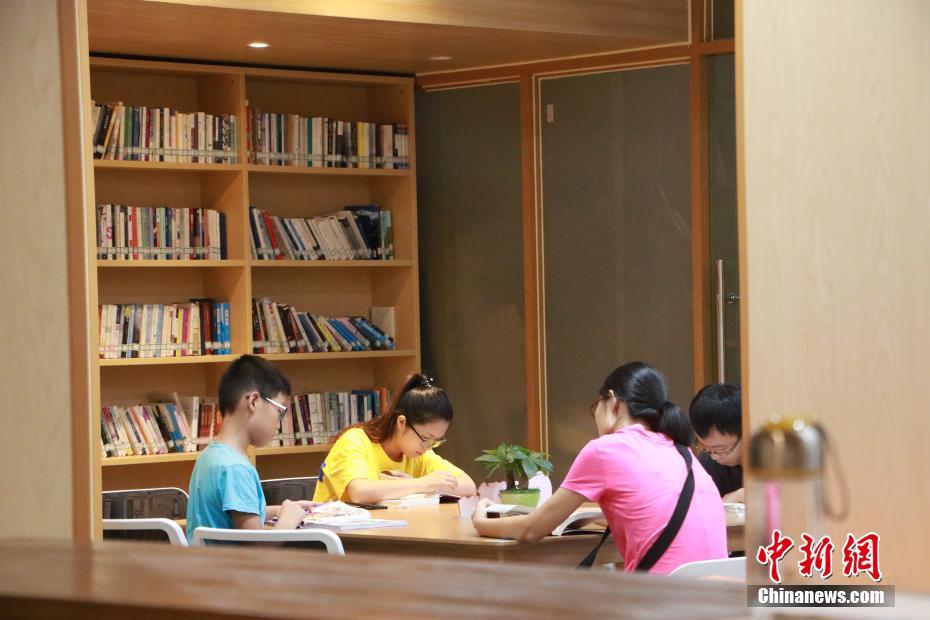 Galeria: Biblioteca sem funcionários inaugurada em Hangzhou