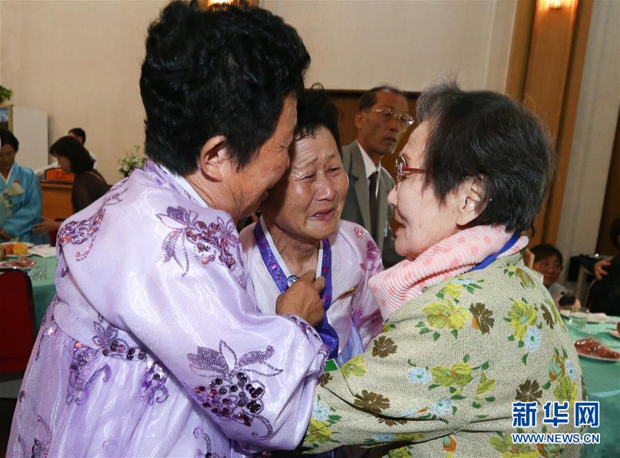 Famílias separadas pela Guerra da Coreia vão à RPDC para encontrar parentes