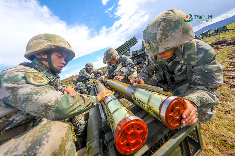 ELP da China realiza exercício militar na província de Sichuan