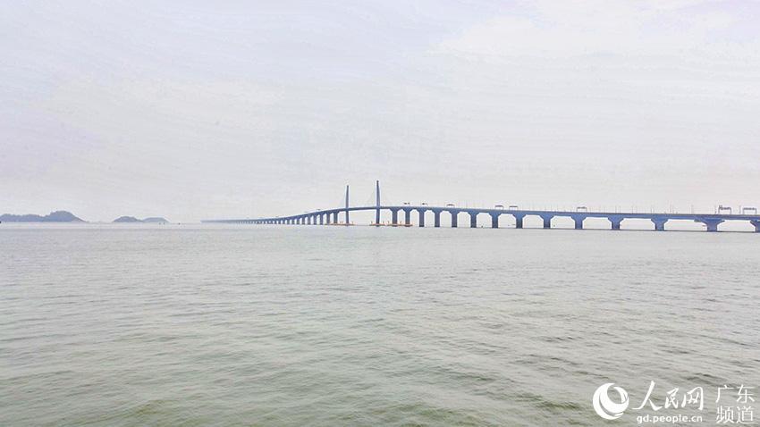 Ponte Hong Kong-Zhuhai-Macau será aberta à circulação no final do ano
