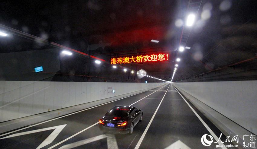 Ponte Hong Kong-Zhuhai-Macau será aberta à circulação no final do ano