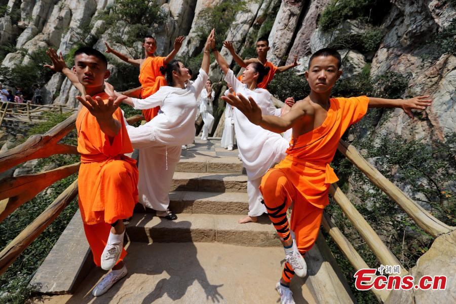 Galeria: Ioga e Kung fu apresentados no templo de Shaolin