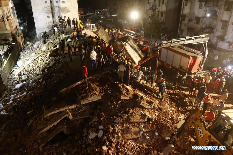 Pelo menos dez pessoas presas nos escombros após colapso de um edifício na Índia