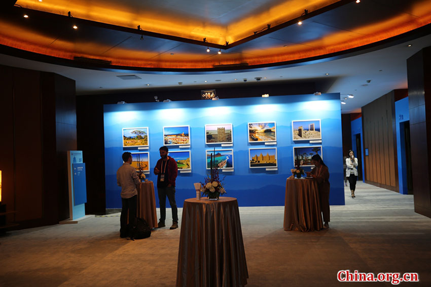 Exibição de fotografias “África a Cores” apresentada no centro de imprensa do FOCAC