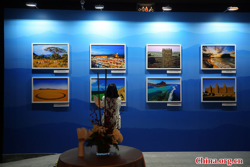 Exibição de fotografias “África a Cores” apresentada no centro de imprensa do FOCAC