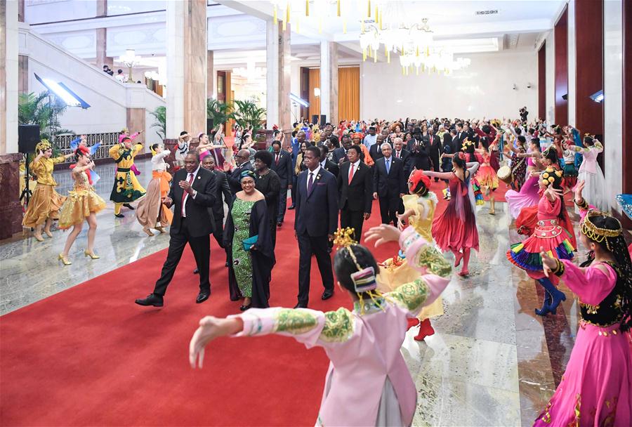 Xi oferece banquete de boas-vindas a líderes que participam da cúpula do FOCAC