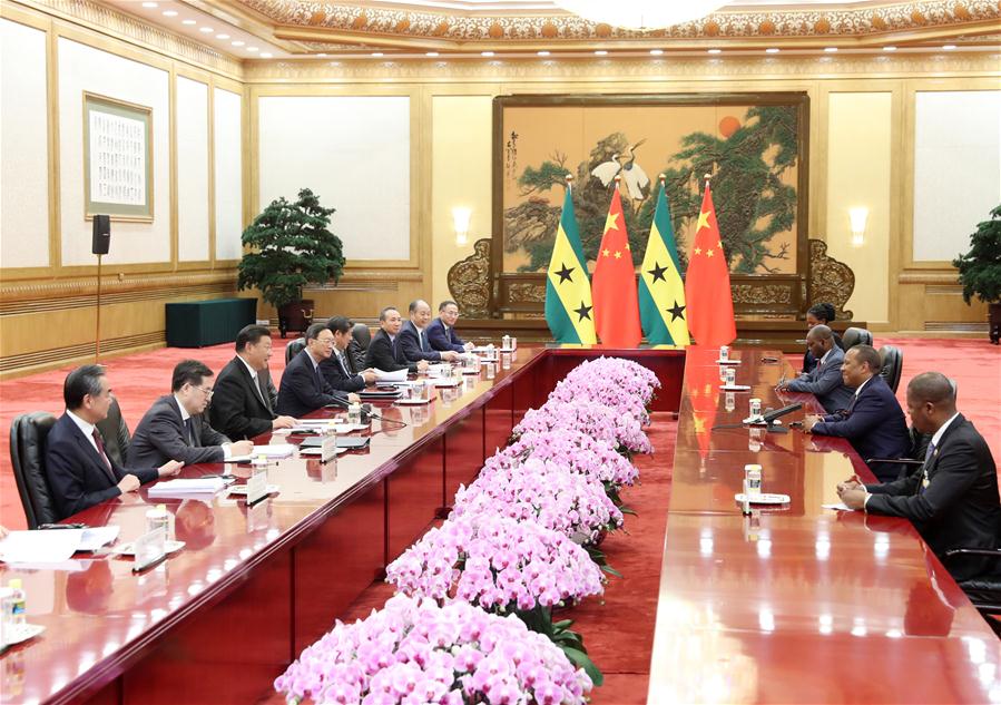 Xi reúne-se com primeiro-ministro de São Tomé e Príncipe