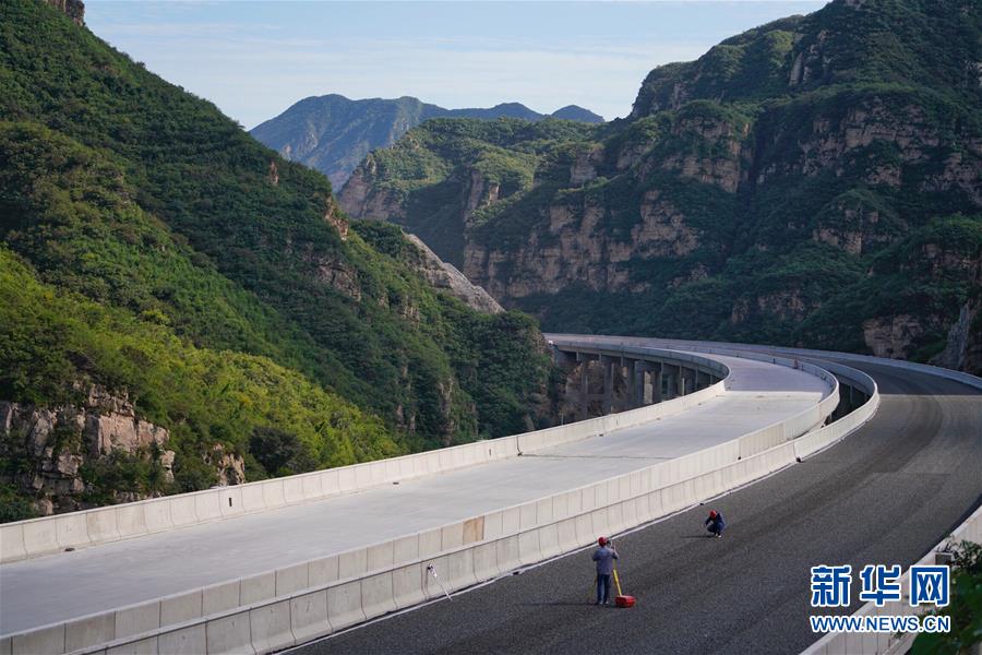 Concluída estrutura principal da autoestrada Xinglongkou-Yanqing em Beijing