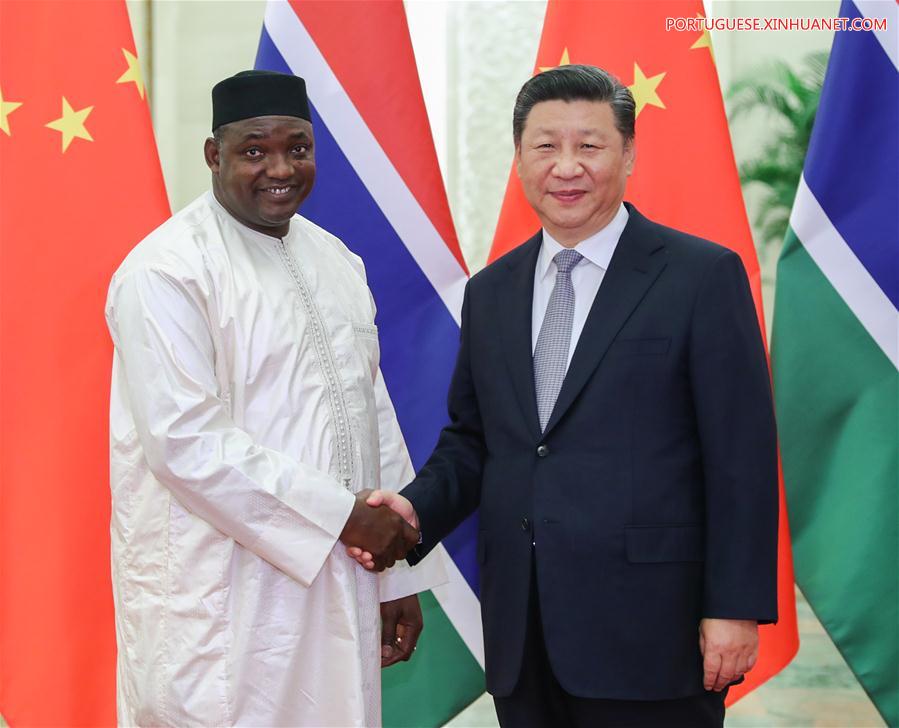 Xi reúne-se com presidente gambiano