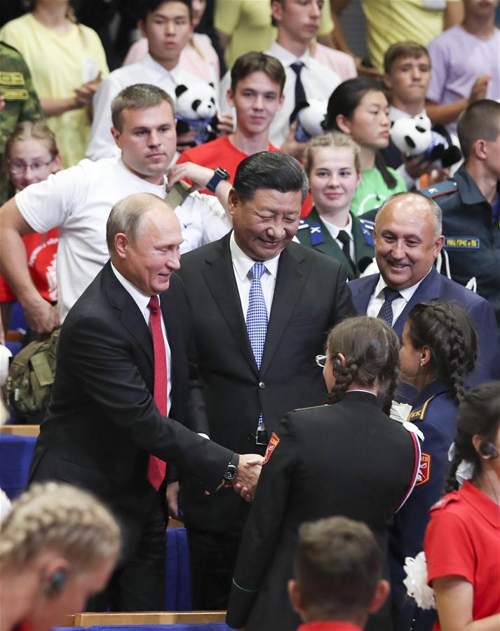 Xi e Putin pedem promoção da amizade entre os jovens chineses e russos