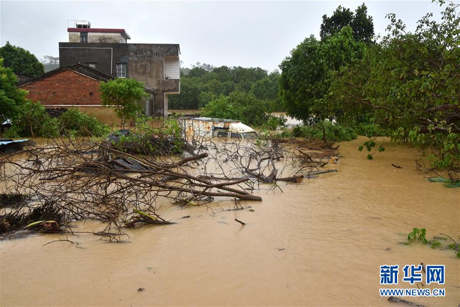 Supertufão Mangkhut deixa quatro mortos no sul da China