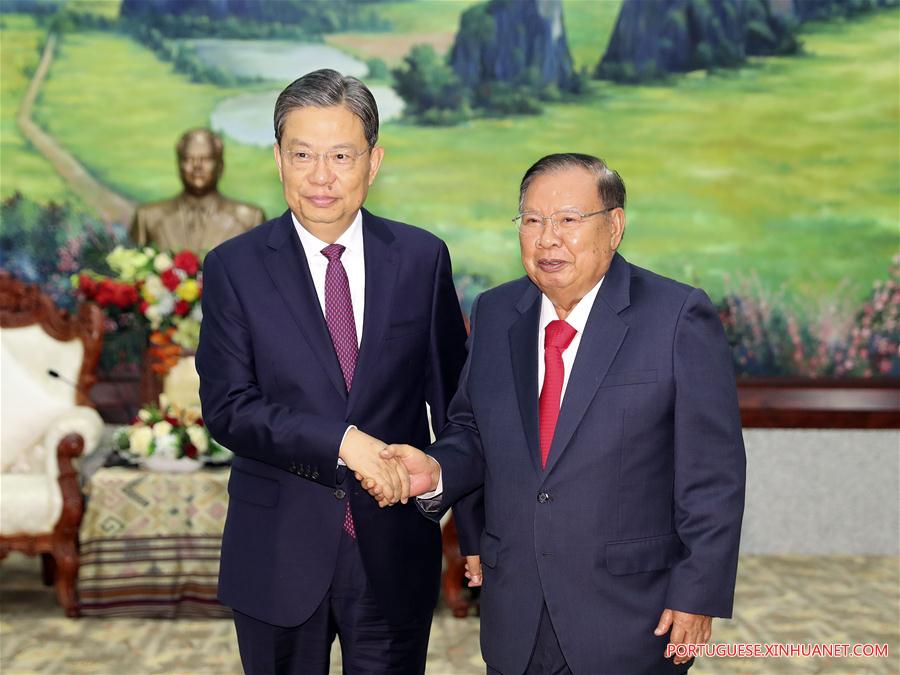 China e Laos prometem aprofundar laços entre os dois países e partidos