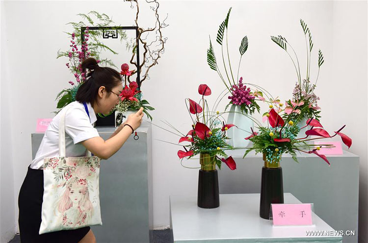 Feira comercial de flores e árvores realizada no centro da China