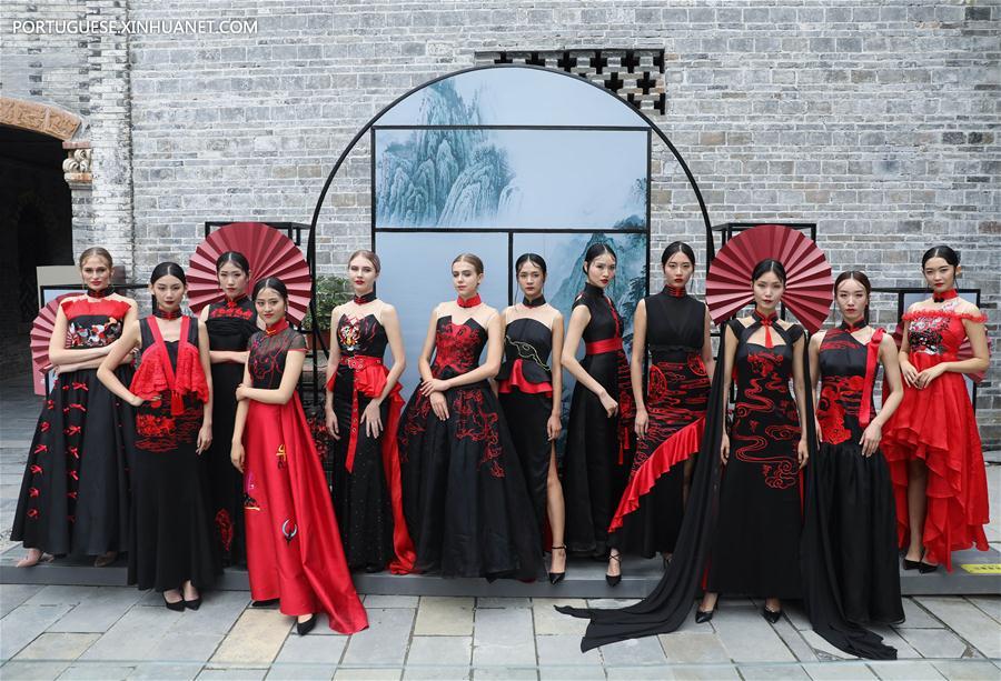 Competição de design de cheongsam em Sichuan