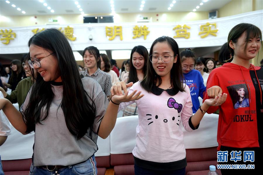 Mais de 5 mil voluntários se preparam para primeira exposição de importação da China