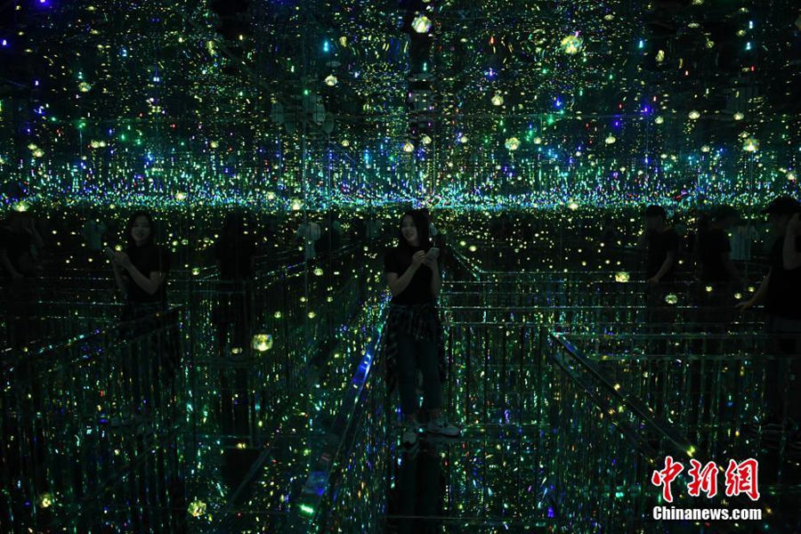 Galeria de arte “Starry Night” inaugurada em Chongqing 