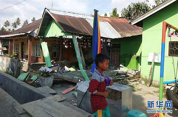 Terremoto e tsunami na Indonésia deixam pelo menos 410 mortos e 540 feridos