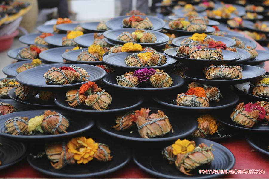Festival de caranguejo em Jiangsu atrai milhares de pessoas
