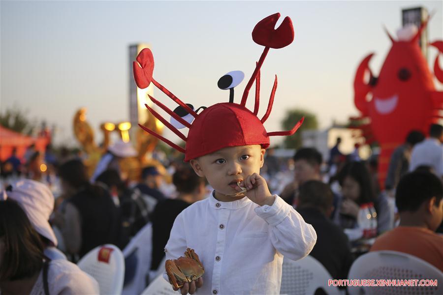 Festival de caranguejo em Jiangsu atrai milhares de pessoas