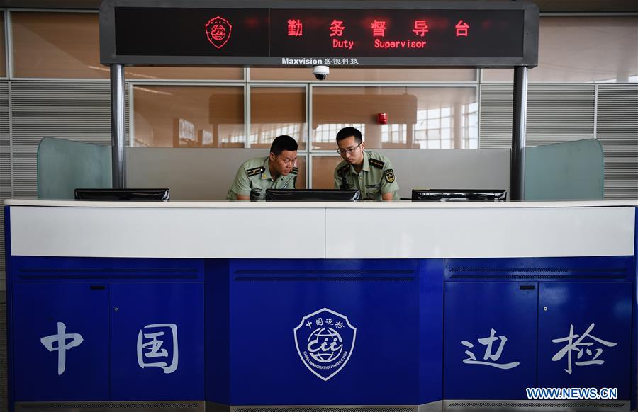 Galeria: Policiais em atividade na fronteira de Jiangsu