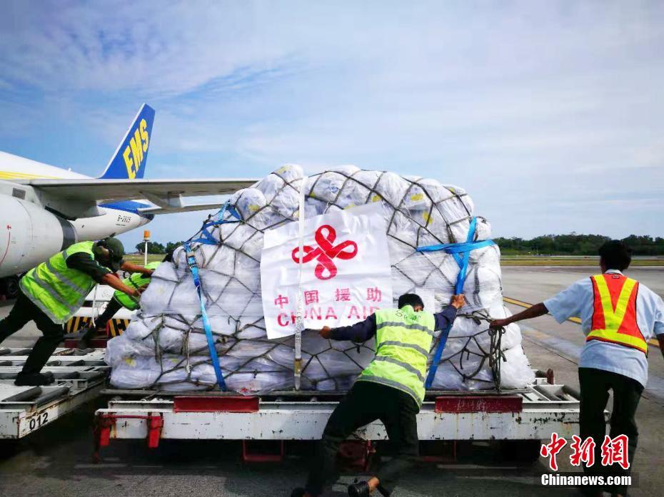 Primeiros materiais de emergência fornecidos pela China chegam à Indonésia