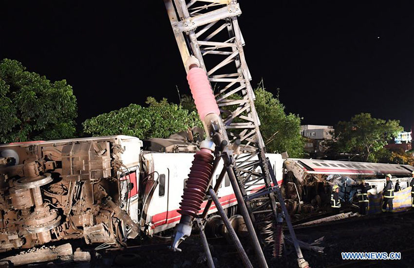 Taiwan: Descarrilamento de trem deixa pelo menos 18 mortos e 175 feridos