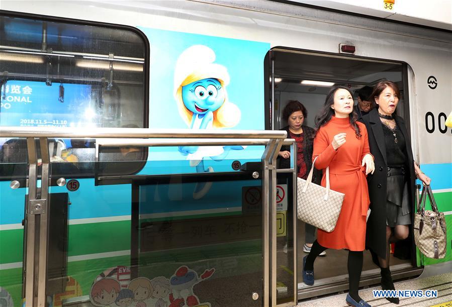 Shanghai lança metrô temático para a primeira CIIE