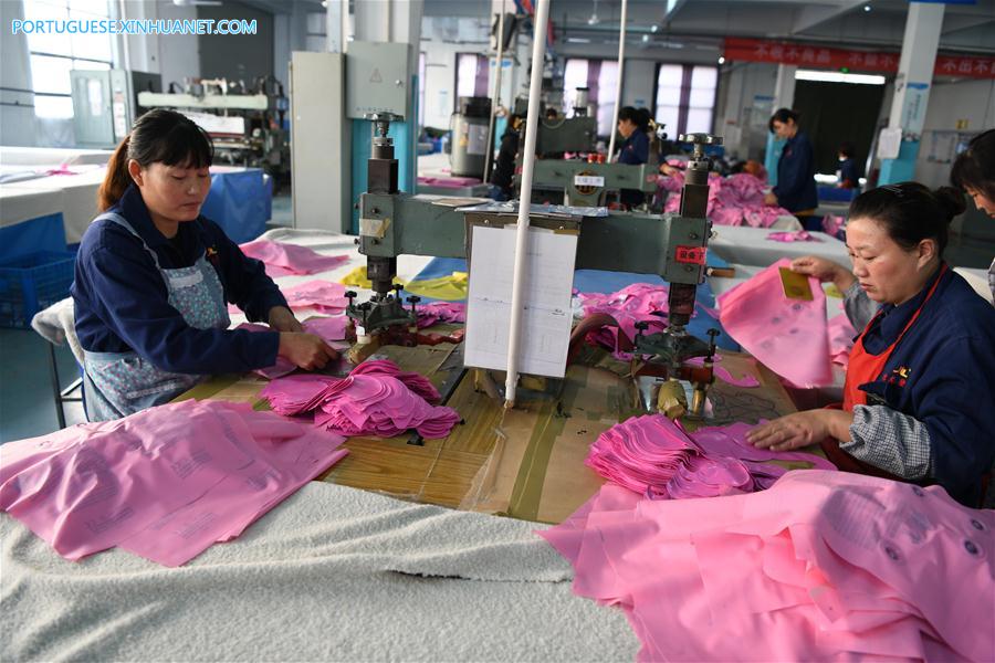 Parque industrial de redução da pobreza beneficia moradores em vila de Jiangsu