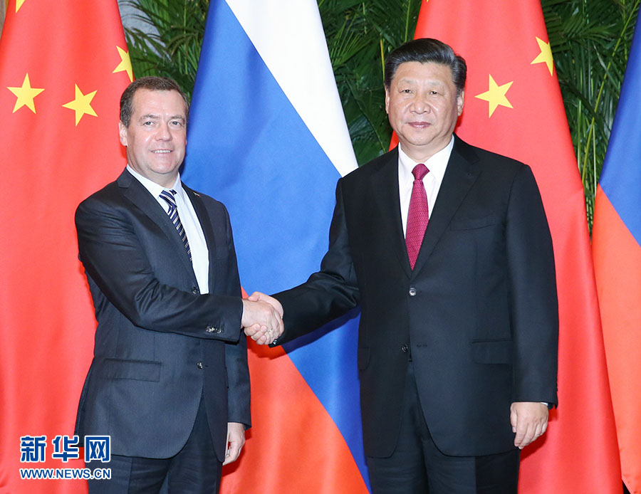 Xi reúne-se com primeiro-ministro russo