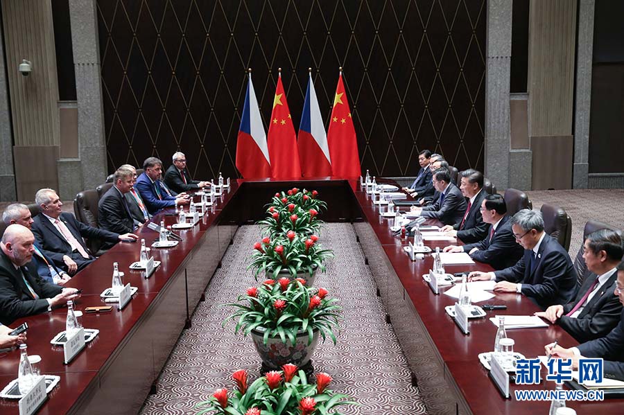 Xi reúne-se com presidente tcheco