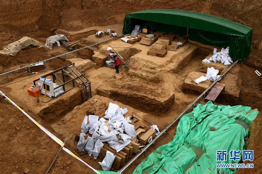 Arqueólogos chineses descobrem bebida alcoólica de 2 mil anos em tumba antiga