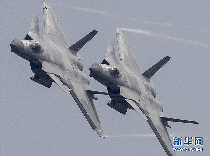 Galeria: Caças J-20 participam no Airshow China