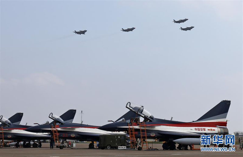 Galeria: Caças J-20 participam no Airshow China