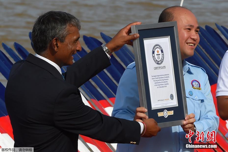 Camboja quebra recorde do Guinness com o maior barco-dragão