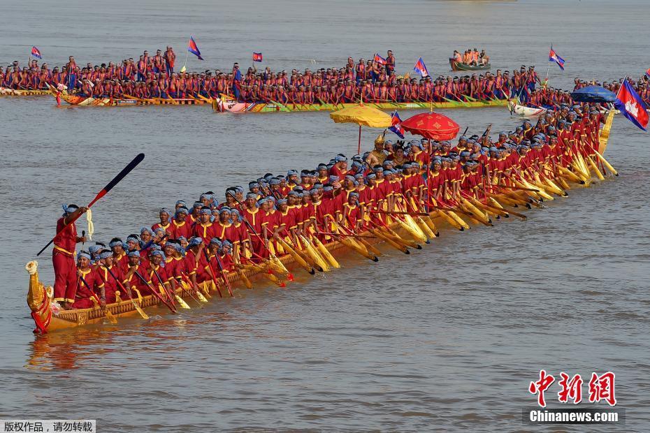 Camboja quebra recorde do Guinness com o maior barco-dragão