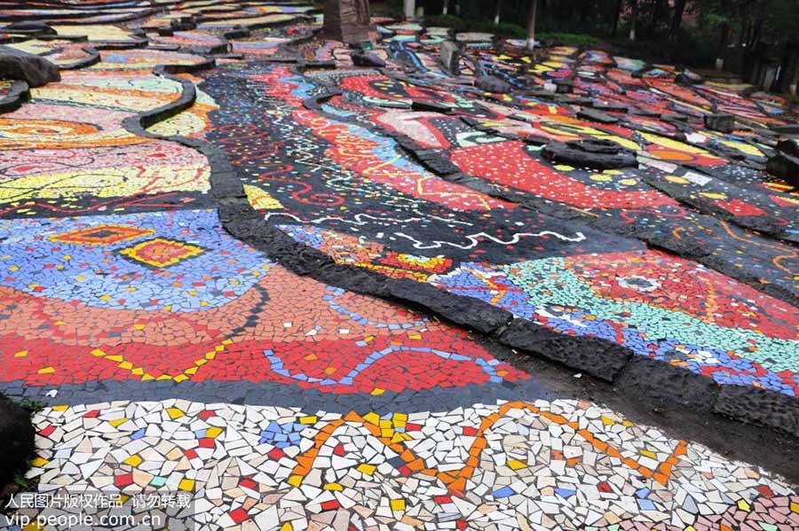 Chongqing: “Socalcos coloridos” em destaque no Instituto de Belas-Artes de Sichuan