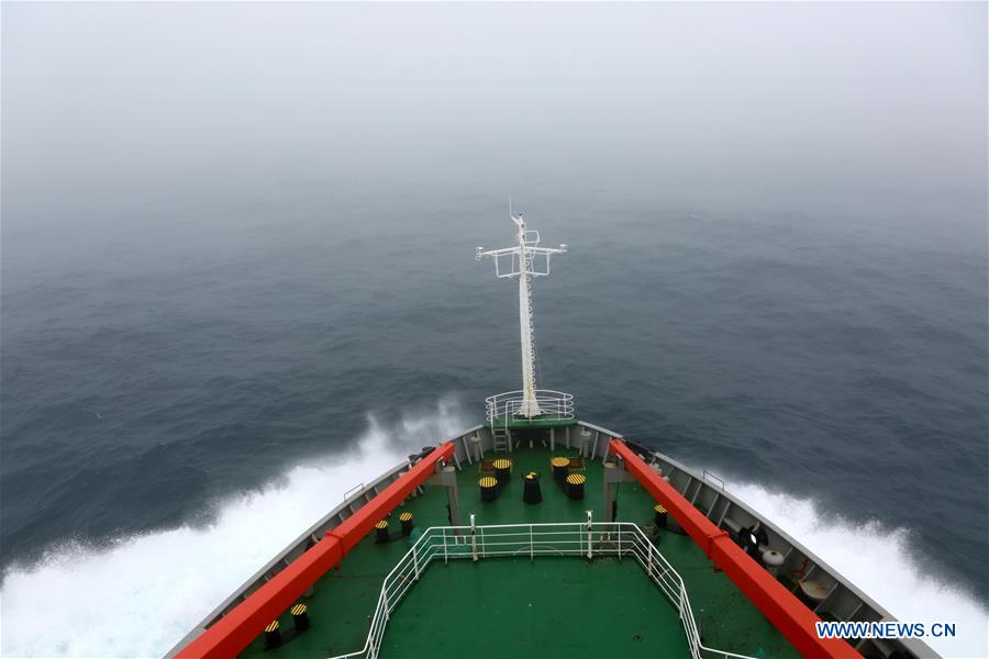 Navio quebra-gelo Xuelong parte para nova expedição à Antártida