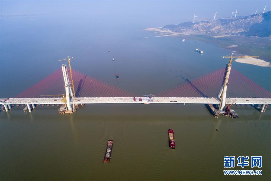 Galeria: Unidas as duas seções da Ponte Nº 2 do Lago Boyang
