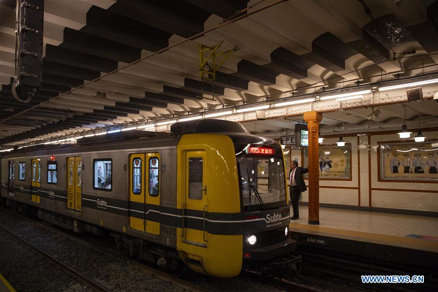 Trens construídos da China reforçam rede de transportes de Buenos Aires