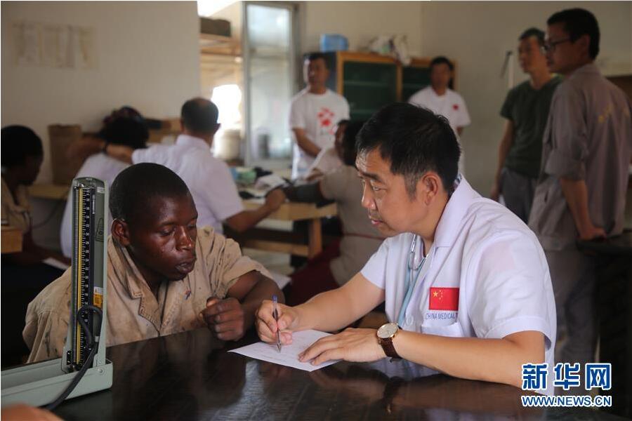 China fornece apoio médico gratuito ao Ruanda