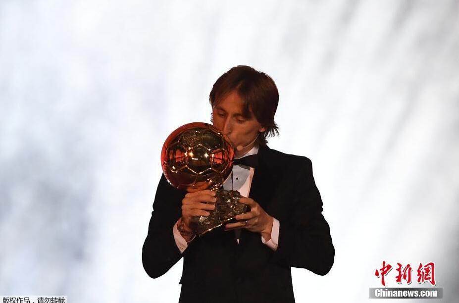 Modric termina reinado de Ronaldo e Messi e vence a Bola de Ouro